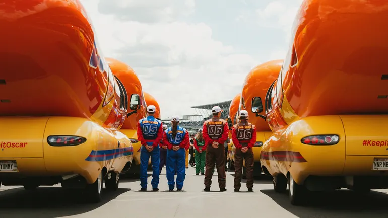 Oscar Mayer 的 Wienermobile 赛事回归,媒体攻势升级
