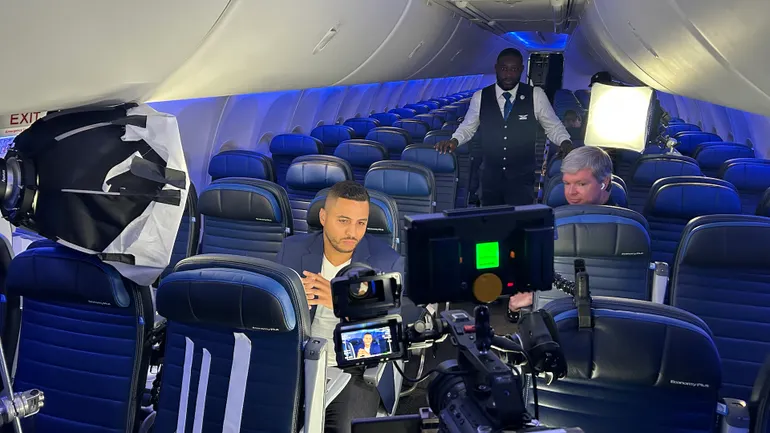 United 携手 ESPN:在万米高空直播梦幻橄榄球节目